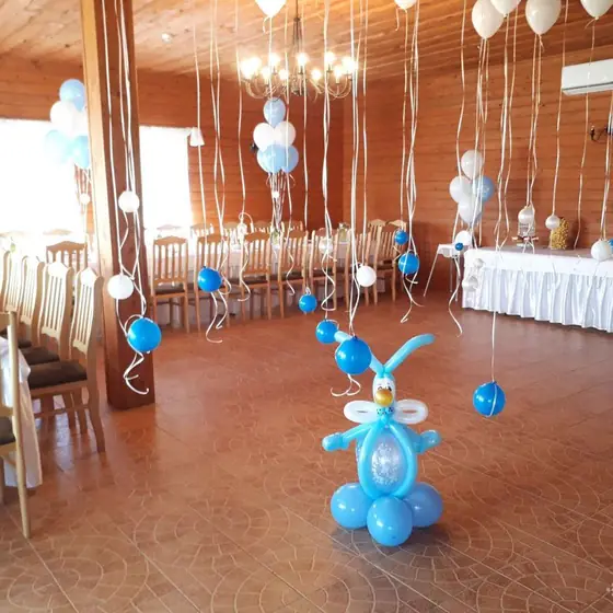 Salė papuošta šventei